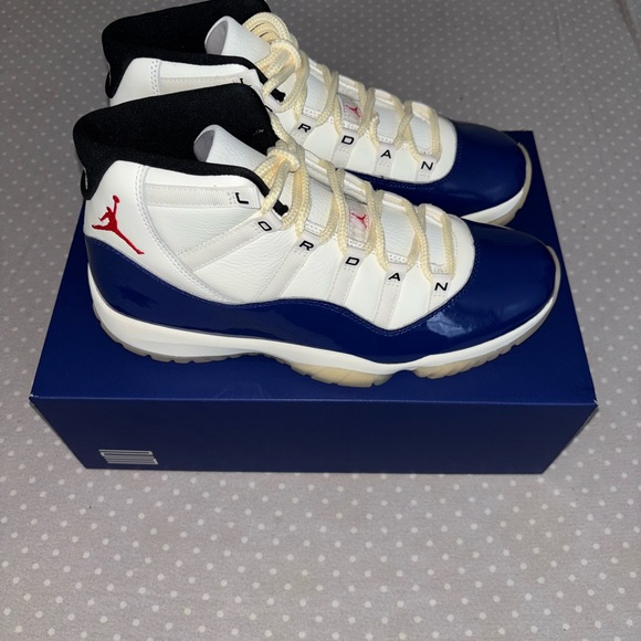 Jordan Men's Cream and Blue Sneakers - Picture 2 of 9